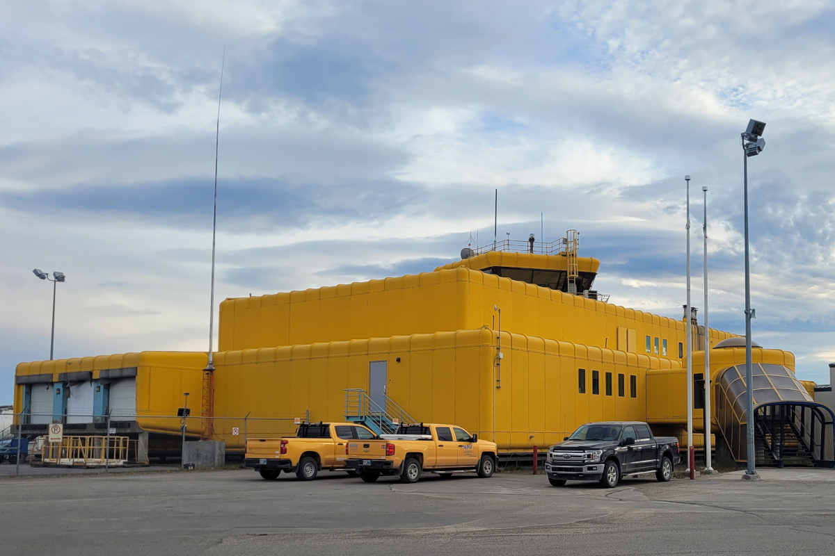 nav-canada-atc-tower-the-nav-canada-tower-at-yyz-with-the-flickr